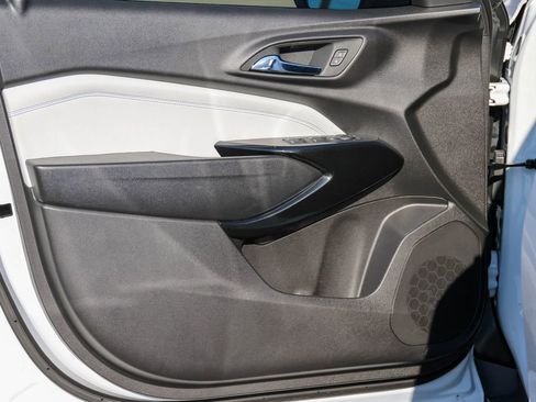 New 2026 Chevrolet Trax LT FWD image 9