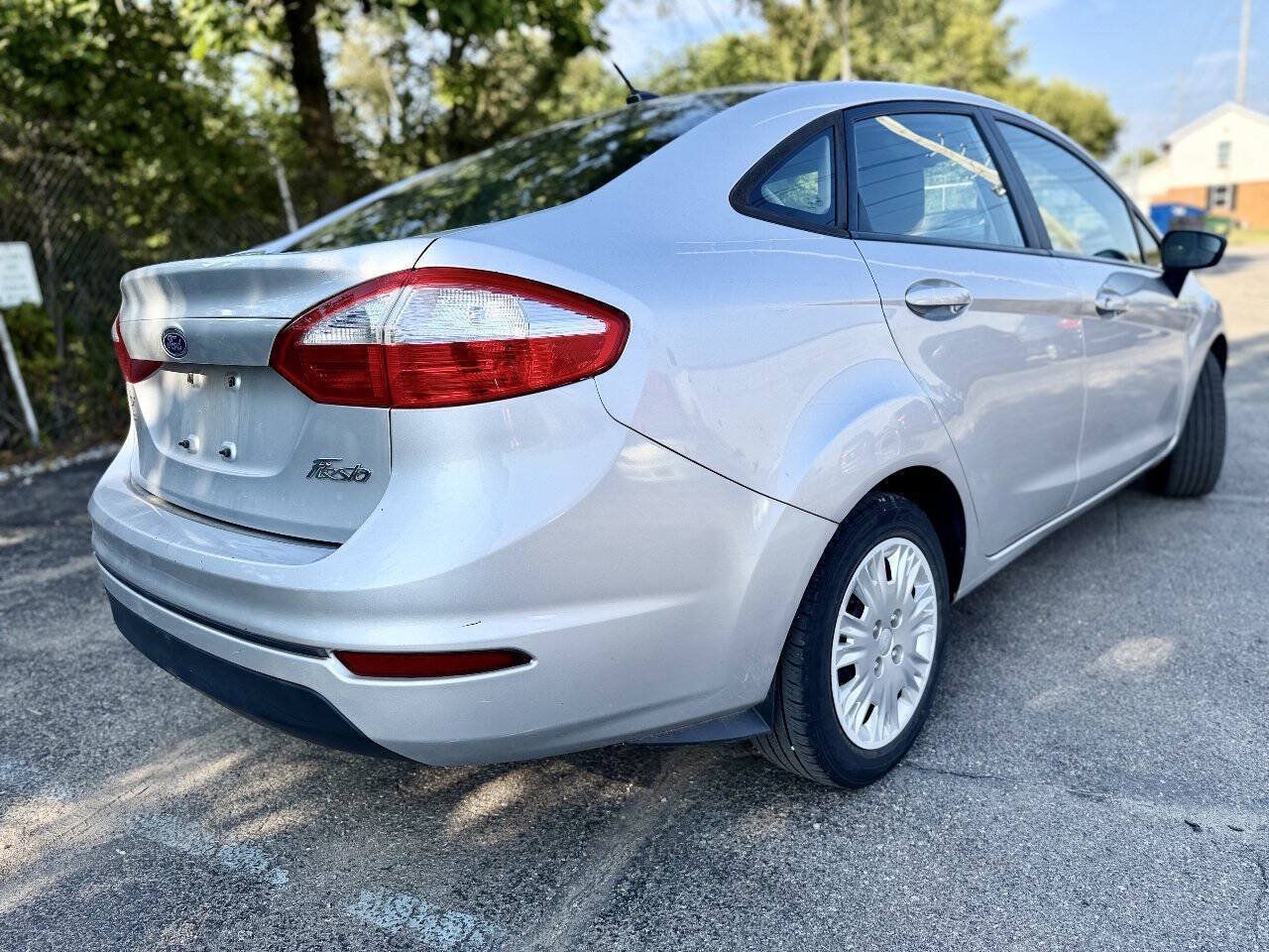 Used 2014 Ford Fiesta S FWD image 3