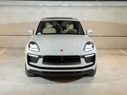 Certified 2026 Porsche Macan AWD/4WD image 10