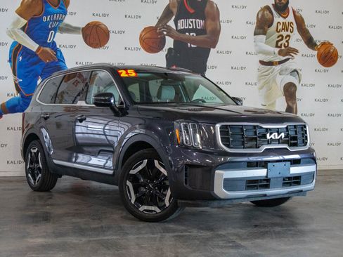 Used 2025 Kia Telluride S FWD image 2