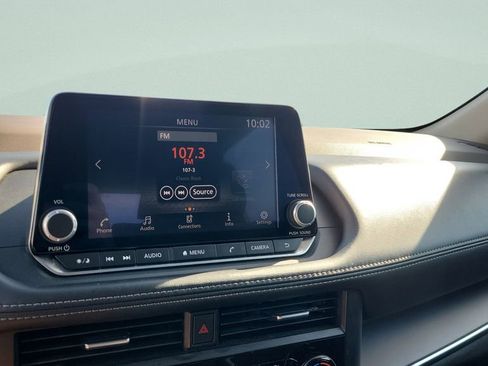 Used 2023 Nissan Rogue S image 21