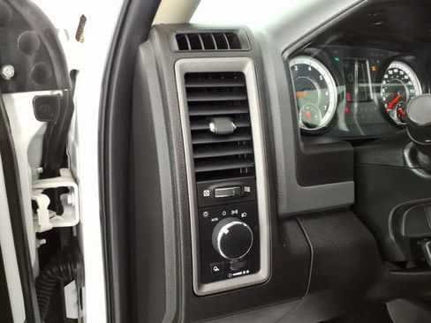 Used 2018 RAM 2500 Tradesman w/ Chrome Appearance Group AWD/4WD image 16