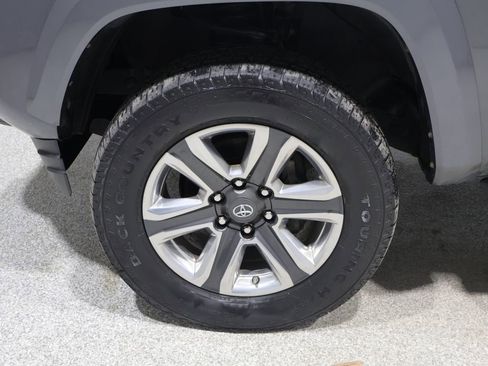Used 2019 Toyota Tacoma Limited AWD/4WD image 9