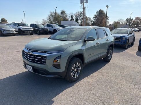 New 2026 Chevrolet Equinox LT image 2