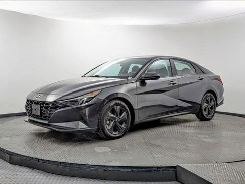 Used 2021 Hyundai Elantra SEL image 2