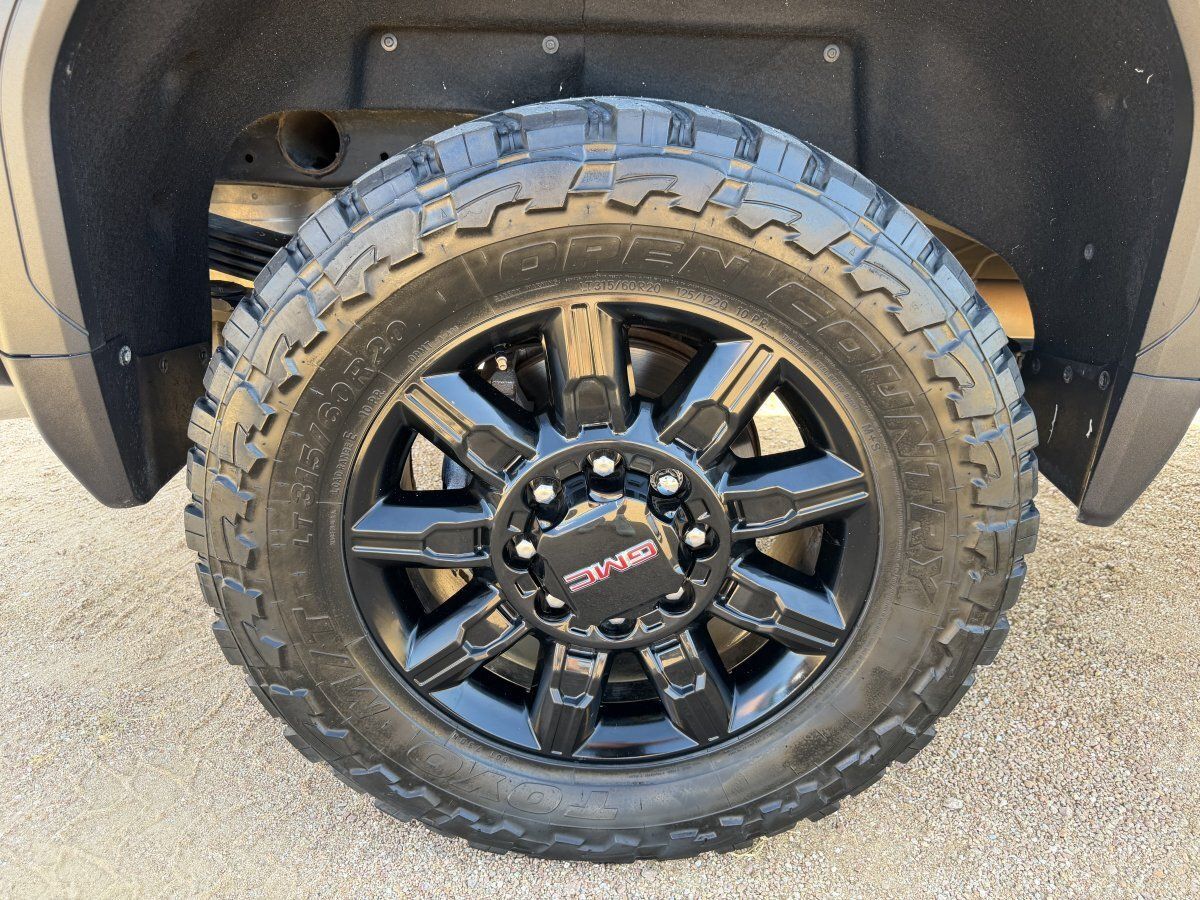 Used 2024 GMC Sierra 2500 AT4 w/ AT4 Premium Plus Package AWD/4WD image 14