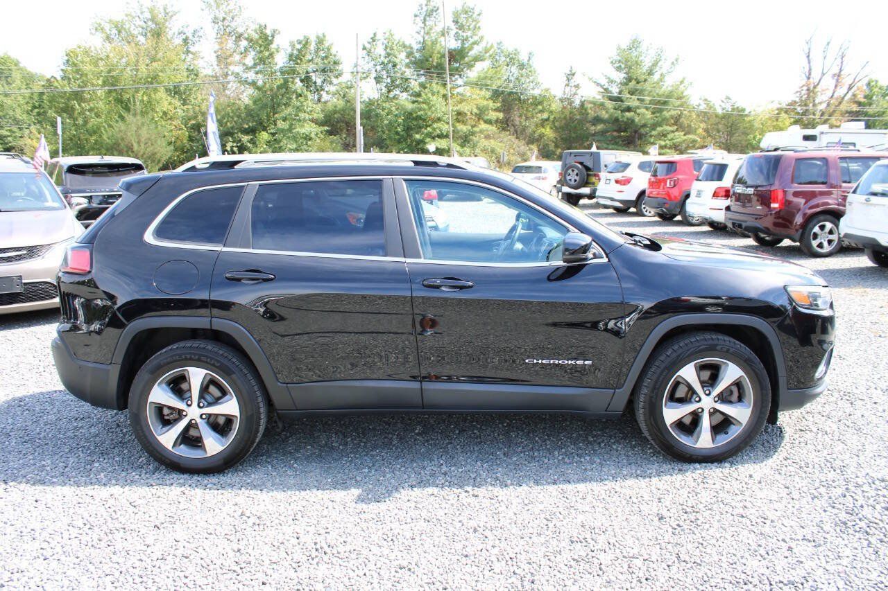 Used 2019 Jeep Cherokee Limited w/ Luxury Group AWD/4WD image 6
