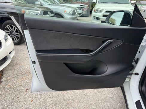 Used 2021 Tesla Model Y Long Range image 16