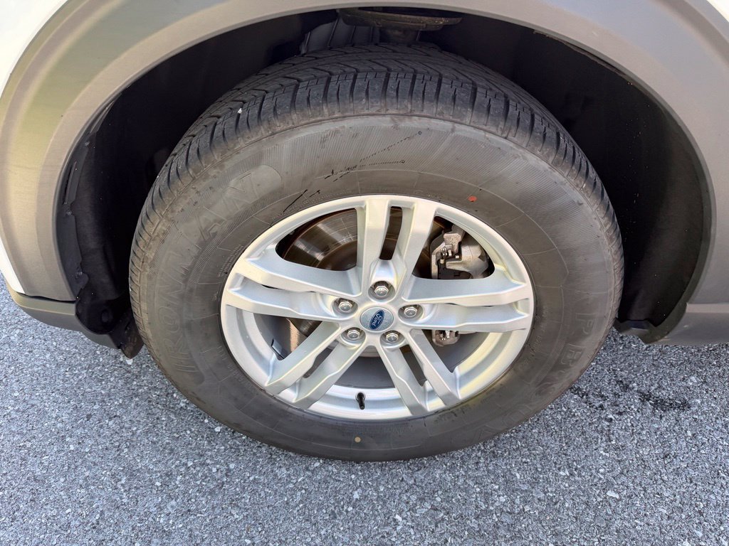 Used 2021 Ford Explorer XLT w/ Equipment Group 202A AWD/4WD image 9
