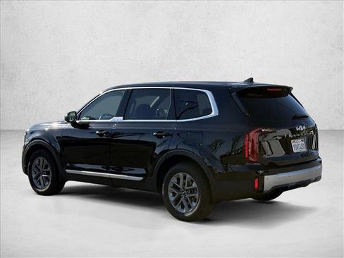 Used 2023 Kia Telluride LX FWD image 7