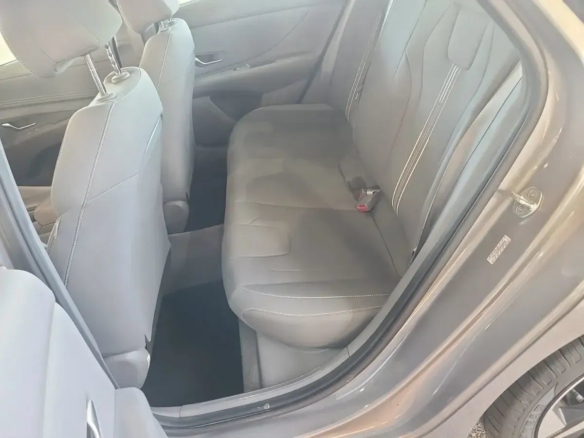 Used 2023 Hyundai Elantra SEL w/ Convenience Package FWD image 11
