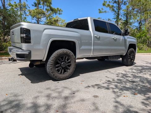 Used 2019 GMC Sierra 2500 SLT w/ Duramax Plus Package image 9