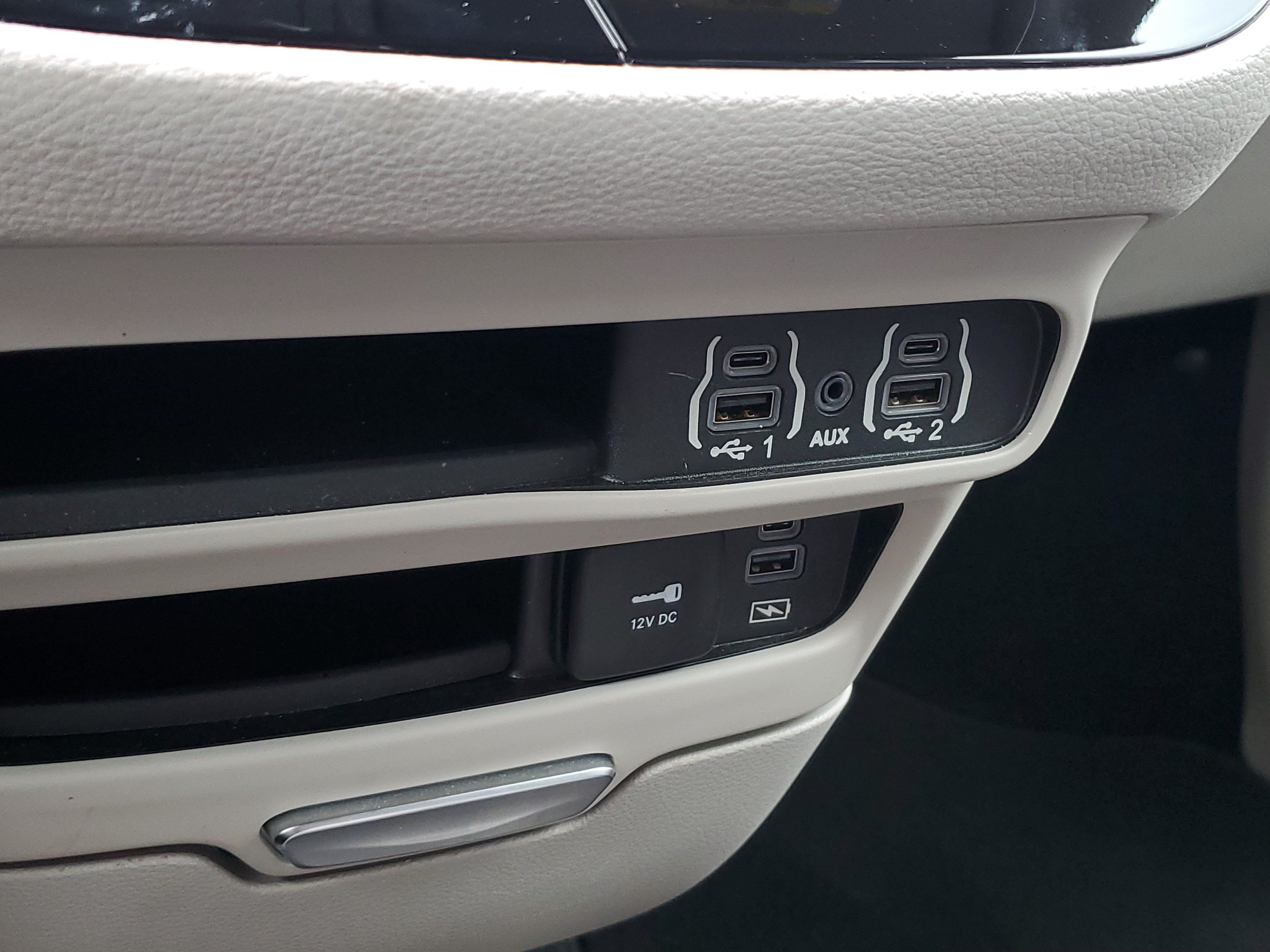 Used 2022 Chrysler Pacifica Touring-L FWD image 26