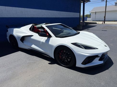 Used 2023 Chevrolet Corvette Stingray Premium Conv w/ Z51 Performance Package RWD image 3