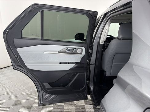 Used 2025 Ford Explorer Platinum w/ LUX Leather Package image 12