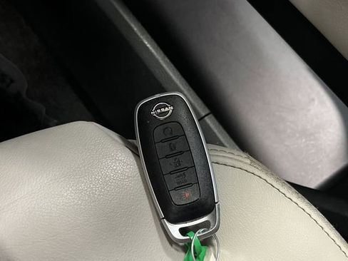 Used 2023 Nissan Rogue SL w/ SL Premium Package image 29