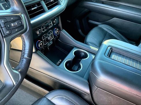 Used 2021 Chevrolet Tahoe Z71 w/ Luxury Package AWD/4WD image 15