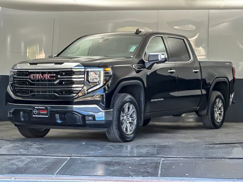 Used 2025 GMC Sierra 1500 SLT AWD/4WD image 7