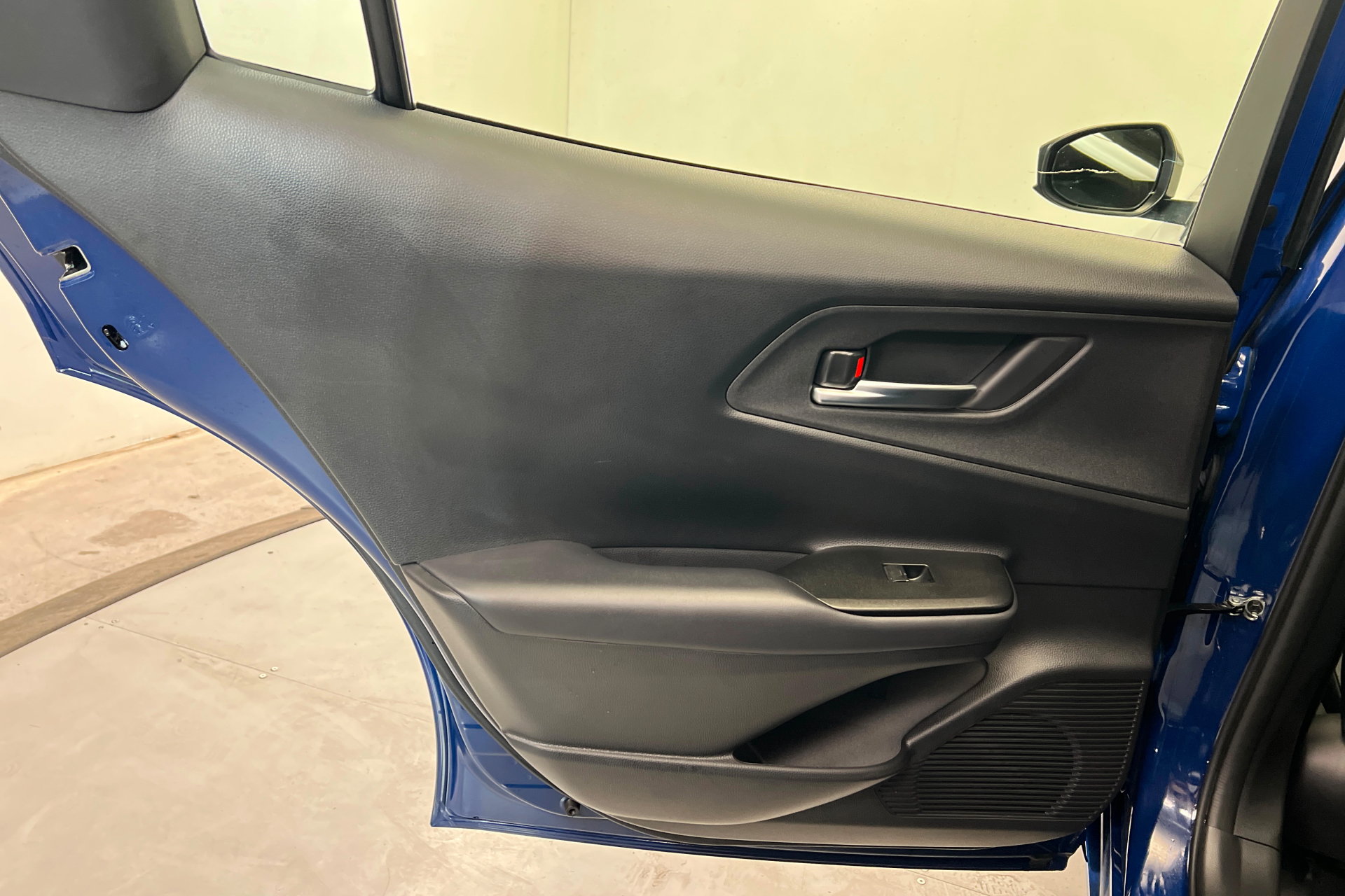 Certified 2025 Toyota Prius Plug-In Hybrid FWD image 19