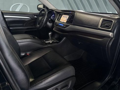 Used 2019 Toyota Highlander XLE image 25