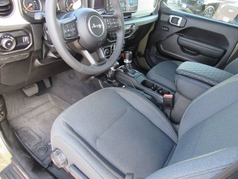 Used 2025 Jeep Wrangler Unlimited Sport AWD/4WD image 14