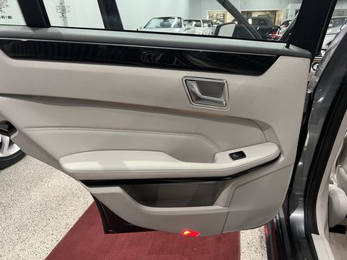 Used 2016 Mercedes-Benz E 350 4MATIC Sedan image 28