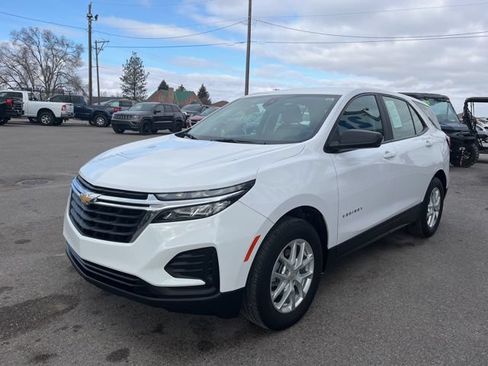 Used 2024 Chevrolet Equinox LS AWD/4WD image 3