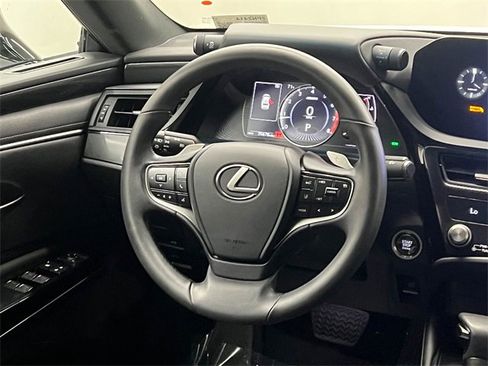 Certified 2025 Lexus ES 350 w/ Accessory Package (Z2) image 15