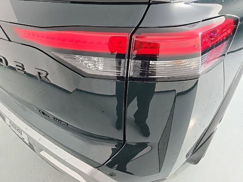 Used 2022 Nissan Pathfinder SL w/ SL Black Package image 9