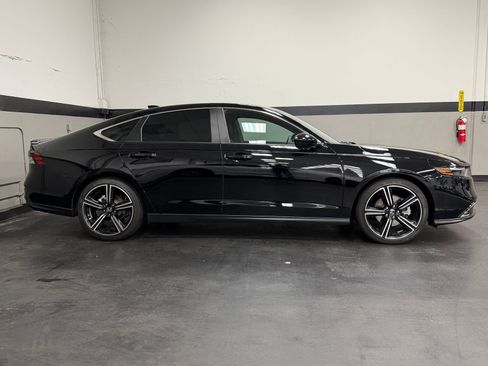 Used 2024 Honda Accord Sport image 5