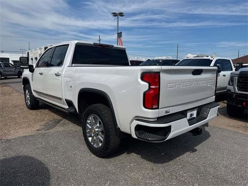 Used 2024 Chevrolet Silverado 2500 High Country w/ High Country Premium Package image 9