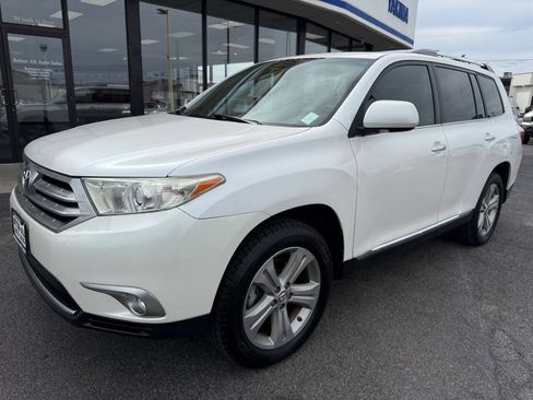 Used 2012 Toyota Highlander Limited w/ Tow Pkg FWD image 1