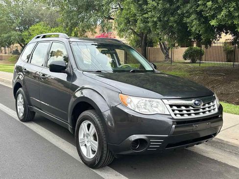 Used 2013 Subaru Forester 2.5X AWD/4WD image 2