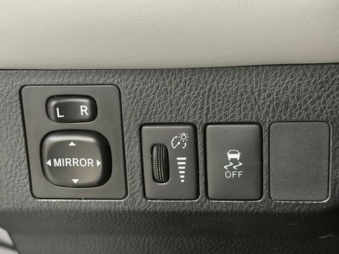 Used 2013 Toyota RAV4 Limited FWD image 32