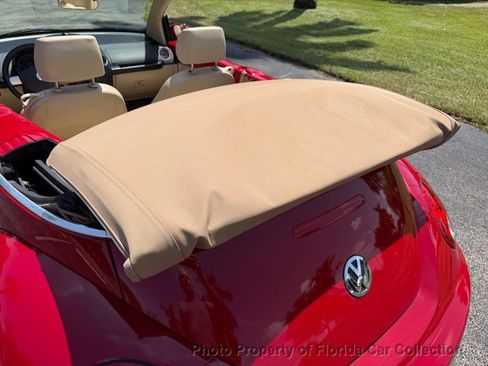 Used 2010 Volkswagen Beetle Convertible FWD image 18