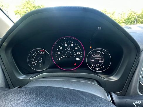 Used 2017 Honda HR-V EX image 10