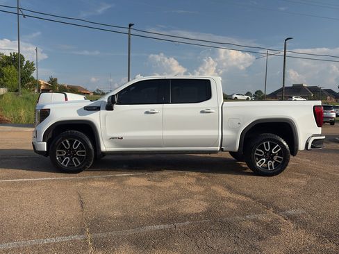 Used 2022 GMC Sierra 1500 AT4 w/ AT4 Premium Package AWD/4WD image 5