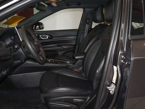 Used 2024 Jeep Compass Trailhawk image 7