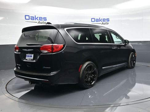 Used 2018 Chrysler Pacifica Limited w/ Advanced Safetytec Group image 8