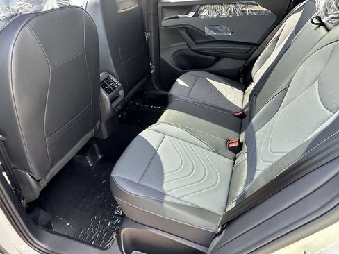 New 2026 Volkswagen Tiguan SE R-Line AWD/4WD image 9