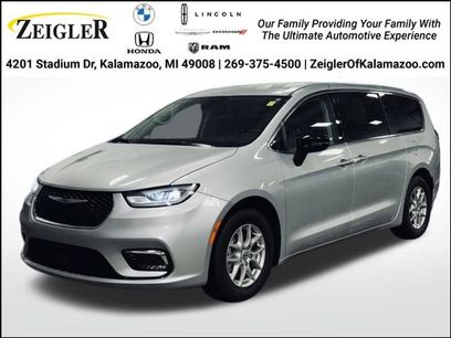 Used 2024 Chrysler Pacifica Touring-L