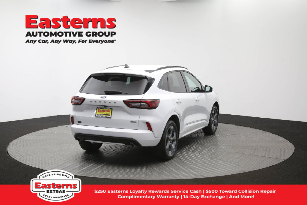 Used 2023 Ford Escape ST-Line Select AWD/4WD image 40