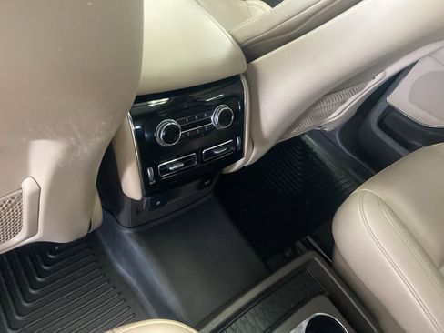 Used 2023 Lincoln Aviator AWD w/ Premium Package image 13