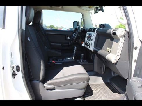 Used 2014 Toyota FJ Cruiser 4WD w/ Convenience Package image 20