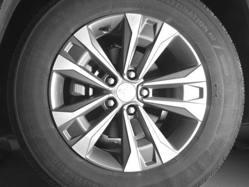 Used 2025 Chevrolet Equinox LT FWD image 12