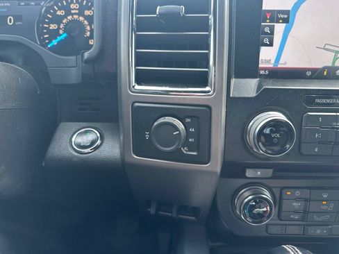 Used 2015 Ford F150 Platinum w/ Equipment Group 701A Luxury AWD/4WD image 13