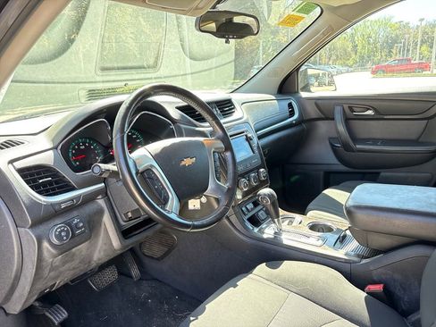 Used 2015 Chevrolet Traverse LT w/ Style and Technology Package image 6