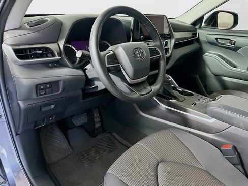 Used 2023 Toyota Highlander LE FWD image 10
