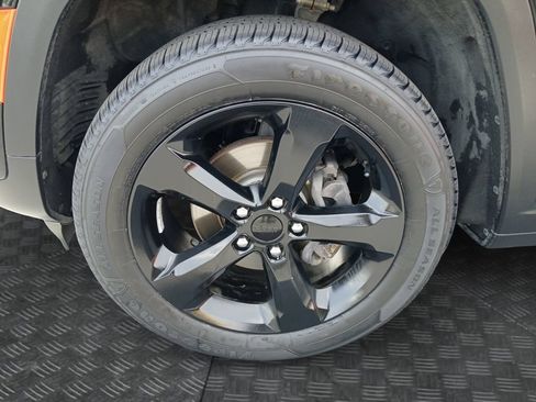 Used 2024 Jeep Grand Cherokee Altitude AWD/4WD image 23