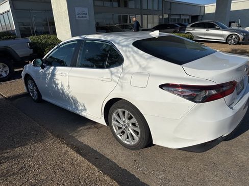 Used 2023 Toyota Camry LE image 5